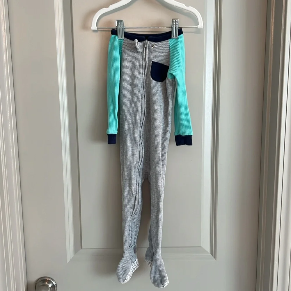 GUC - 4 Pairs Boys Zip Up PJs Pajamas